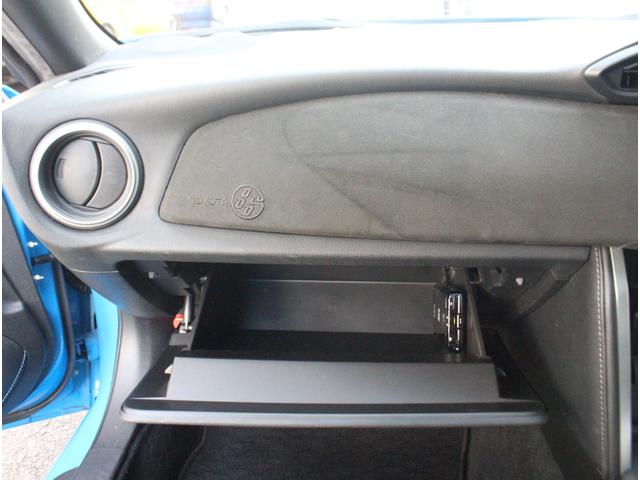 86 GTリミテッド ブラックパッケージ ブレンボキャリパー 専用ブラック塗装17インチアルミ 専用ブラック塗装リアスポ 専用ブラック塗装ドアミラー コーナーセンサー 純正SDナビ ハーフレザーシート シートヒーター ケンウッド前後ドラレコ(32枚目)