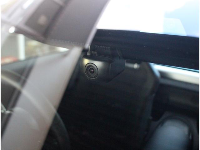 フェアレディZ バージョンST MY25 SOSコール トランクスポイラー ハーフレザーシート パワーシート シートヒーター レイズ製純正19インチ鍛造AW インテリジェントクルーズコントロール エマージェンシーブレーキ AAC(16枚目)