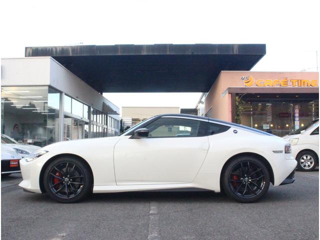 フェアレディZ バージョンST MY25 SOSコール トランクスポイラー ハーフレザーシート パワーシート シートヒーター レイズ製純正19インチ鍛造AW インテリジェントクルーズコントロール エマージェンシーブレーキ AAC(17枚目)