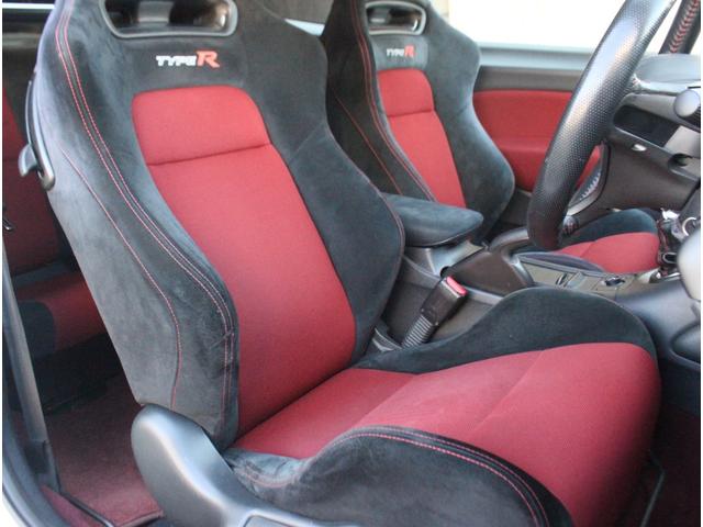 シビック タイプR ユーロ 後期型 シーカーマフラー シーカーシフトノブ HKSエアクリ ブリッツタッチブレインマルチモニター ウェッズスポーツ18インチAW HIDヘッドライト ETC パワステ パワーウィンドウ 横滑り防止(10枚目)