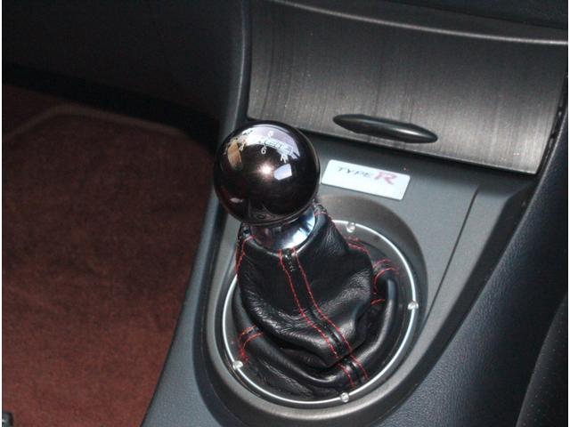 シビック タイプR ユーロ 後期型 シーカーマフラー シーカーシフトノブ HKSエアクリ ブリッツタッチブレインマルチモニター ウェッズスポーツ18インチAW HIDヘッドライト ETC パワステ パワーウィンドウ 横滑り防止(13枚目)