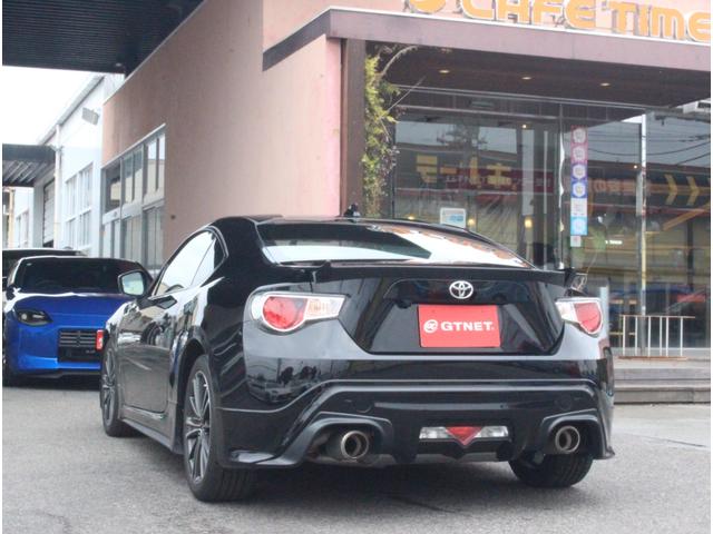 ８６ ＧＴリミテッド　ＴＲＤフルエアロ　アプライドＤ　クルーズコントロール　オートライト　ＨＩＤヘッドライト　ハーフレザーシート　シートヒーター　純正１７インチアルミ　純正ＳＤナビ　ブルートゥース接続可　バックカメラ（4枚目）