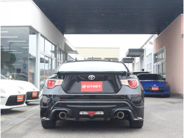 ８６ ＧＴリミテッド　ＴＲＤフルエアロ　アプライドＤ　クルーズコントロール　オートライト　ＨＩＤヘッドライト　ハーフレザーシート　シートヒーター　純正１７インチアルミ　純正ＳＤナビ　ブルートゥース接続可　バックカメラ（6枚目）