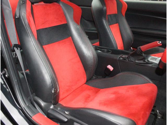 ８６ ＧＴリミテッド　ＴＲＤフルエアロ　アプライドＤ　クルーズコントロール　オートライト　ＨＩＤヘッドライト　ハーフレザーシート　シートヒーター　純正１７インチアルミ　純正ＳＤナビ　ブルートゥース接続可　バックカメラ（10枚目）