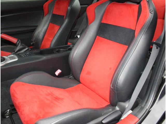８６ ＧＴリミテッド　ＴＲＤフルエアロ　アプライドＤ　クルーズコントロール　オートライト　ＨＩＤヘッドライト　ハーフレザーシート　シートヒーター　純正１７インチアルミ　純正ＳＤナビ　ブルートゥース接続可　バックカメラ（12枚目）