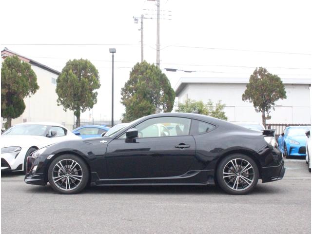 ８６ ＧＴリミテッド　ＴＲＤフルエアロ　アプライドＤ　クルーズコントロール　オートライト　ＨＩＤヘッドライト　ハーフレザーシート　シートヒーター　純正１７インチアルミ　純正ＳＤナビ　ブルートゥース接続可　バックカメラ（17枚目）