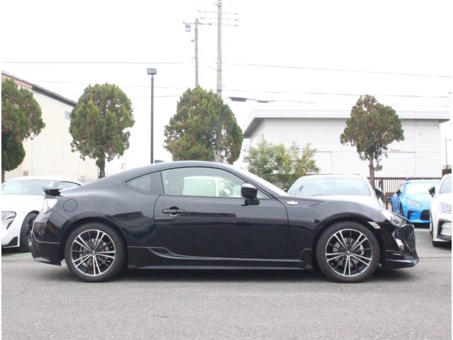 ８６ ＧＴリミテッド　ＴＲＤフルエアロ　アプライドＤ　クルーズコントロール　オートライト　ＨＩＤヘッドライト　ハーフレザーシート　シートヒーター　純正１７インチアルミ　純正ＳＤナビ　ブルートゥース接続可　バックカメラ（18枚目）