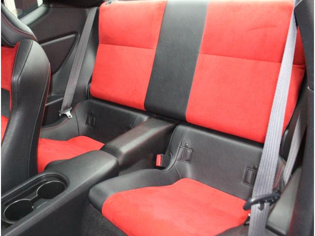 ８６ ＧＴリミテッド　ＴＲＤフルエアロ　アプライドＤ　クルーズコントロール　オートライト　ＨＩＤヘッドライト　ハーフレザーシート　シートヒーター　純正１７インチアルミ　純正ＳＤナビ　ブルートゥース接続可　バックカメラ（32枚目）