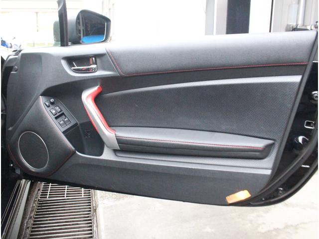 ８６ ＧＴリミテッド　ＴＲＤフルエアロ　アプライドＤ　クルーズコントロール　オートライト　ＨＩＤヘッドライト　ハーフレザーシート　シートヒーター　純正１７インチアルミ　純正ＳＤナビ　ブルートゥース接続可　バックカメラ（36枚目）