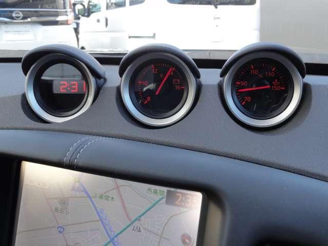 フェアレディＺ ３．７　バージョン　ＳＴ　純正メーカーナビ　バックカメラ　アルミ　エアバック　リアカメラ　盗難防止装置　スマートエントリー　ワンセグＴＶ　パワステ　ＥＴＣ車載器　パワーウインドウ　キーレス　エアコン　ＨＤＤナビ　ドラレコ　カーテンエアバッグ　ＡＢＳ　ＥＴＣ（6枚目）