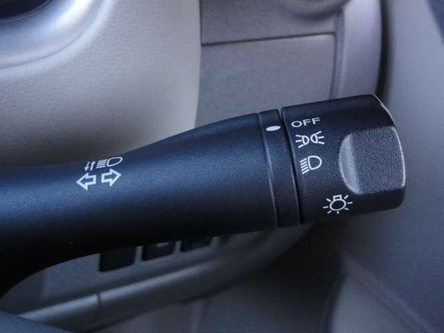 マーチ １．２　１２Ｘ　純正ナビ（ＭＭ１１２Ｄ－Ｗ）ワンセグＴＶ　ＥＴＣ車載器　イモビ　スマートキープッシュスタート　アイストップ　ナビＴＶ　運転席助手席エアバック　パワーウインド　パワステ　ＡＢＳ　ワンセグ　キーレスエントリー　運転席エアバッグ　マニュアルエアコン（15枚目）