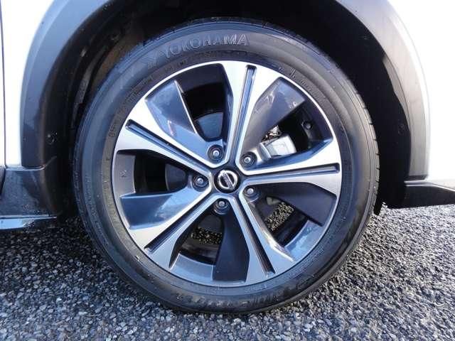 キックス １．２　Ｘ　（ｅ－ＰＯＷＥＲ）　純正ナビ（ＭＭ３２０Ｄ－Ｌ）　ナビ＆ＴＶ　ワンオ－ナ－車　追従クルコン　スマートキー　ＬＥＤヘッド　レーンアシスト　パワーステアリング　盗難防止システム　ドライブレコーダー　ＥＴＣ　メモリーナビ　サイドエアバッグ　アルミ　ＡＡＣ（5枚目）