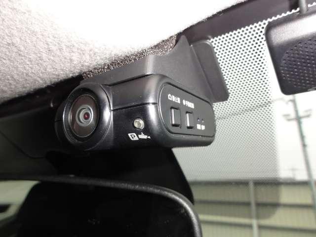 ノート １．２　Ｘ　純正メモリーナビＴＶ　バックカメラ　リアカメラ　衝突被害軽減ブレ－キ　ＥＴＣ付　ＬＥＤヘッドライト　レーンアシスト　インテリジェントキー　ワンオーナー　ドラレコ　整備記録簿　盗難防止システム　ワンセグＴＶ　ＴＶナビ　メモリーナビ　ＡＢＳ（9枚目）