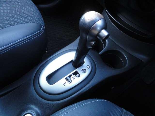 ノート １．２　メダリスト　純正ナビ（ＭＣ３１２Ｄ－Ｗ）　アラウンドビュモニター　イモビライザー　Ａストップ　インテリキー　オートエアコン　左右エアバック　バックビューモニター　メモリーナビ　ナビＴＶ　パワーウインドー　パワステ　運転席エアバッグ　ワンセグ（10枚目）