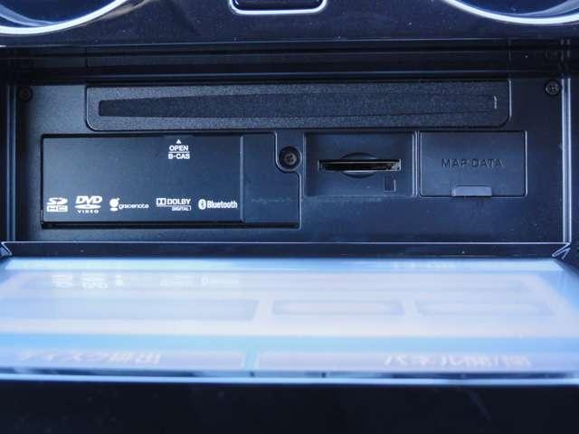 ノート １．２　メダリスト　純正ナビ（ＭＣ３１２Ｄ－Ｗ）　アラウンドビュモニター　イモビライザー　Ａストップ　インテリキー　オートエアコン　左右エアバック　バックビューモニター　メモリーナビ　ナビＴＶ　パワーウインドー　パワステ　運転席エアバッグ　ワンセグ（14枚目）