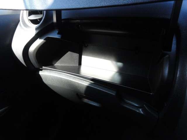 ノート １．２　メダリスト　純正ナビ（ＭＣ３１２Ｄ－Ｗ）　アラウンドビュモニター　イモビライザー　Ａストップ　インテリキー　オートエアコン　左右エアバック　バックビューモニター　メモリーナビ　ナビＴＶ　パワーウインドー　パワステ　運転席エアバッグ　ワンセグ（15枚目）