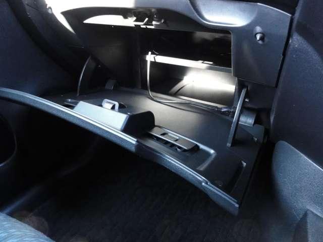 ノート １．２　メダリスト　純正ナビ（ＭＣ３１２Ｄ－Ｗ）　アラウンドビュモニター　イモビライザー　Ａストップ　インテリキー　オートエアコン　左右エアバック　バックビューモニター　メモリーナビ　ナビＴＶ　パワーウインドー　パワステ　運転席エアバッグ　ワンセグ（16枚目）