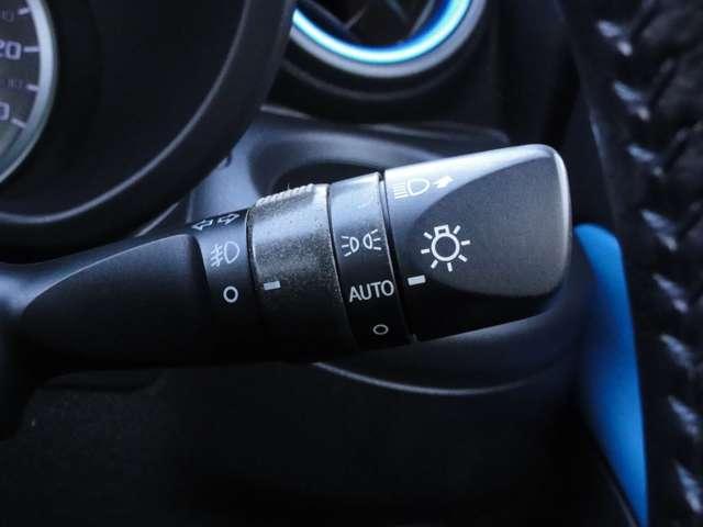 �I�[�g���C�g�X�C�b�`�����̖͂��邳�ɉ����ăw�b�h���C�g�̓_���������łn�m�E�n�e�e���܂��B���C�g�X�C�b�`���`�t�s�n���[�h�Ȃ�A���C�g�����Y��̐S�z�͂���܂����g���l�����A�����铹�H�̑��s���֗��ł��恚