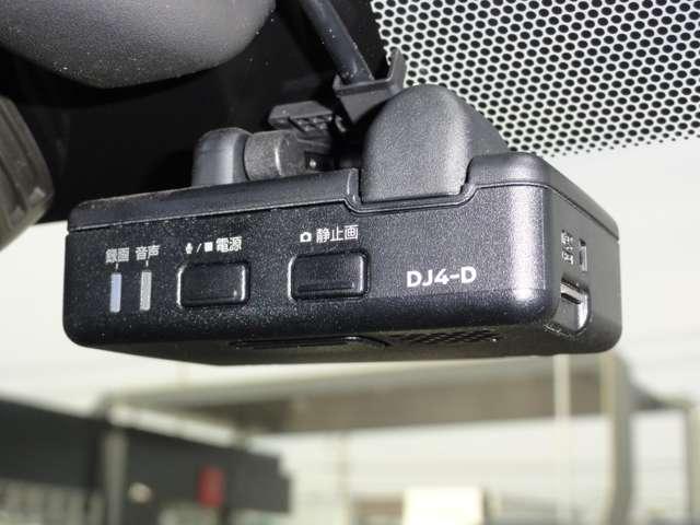 ノート １．２　ｅ－ＰＯＷＥＲ　Ｘ　シーギア　リミテッド　純正ナビ　レーンキープ　記録簿　ＬＥＤヘッド　エアコン　メモリーナビ　ＥＴＣ　エアバッグ　パワーウィンドウ　パワーステアリング　ＡＢＳ　アイドリングストップ　アルミホイール　ドラレコ　ワンオーナー　スマートキー（7枚目）