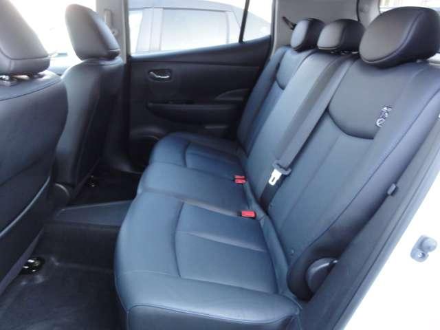 �u���b�N�̖{��V�[�g���������ꂽ�X�|�[�e�B�����Y���A�Â��ł̂т₩�ȋ�ԁB�����قǂ̉����́I�S�n�̂����n���h�����O���d�C�����Ԃ̑���ɂ́A���m�̊y�����������Ă��܂���