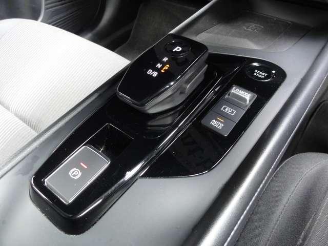 ノート １．２　Ｘ　メーカー純正ナビ　助手席エアバック　ＰＳ　ＰＷ　盗難防止　地デジ　キーフリーシステム　ＡＡＣ　ワンオ－ナ－車　オートハイビーム　カーテンエアバック　ＥＴＣ　バックカメラ　アイドリングストップ　ＡＢＳ（23枚目）