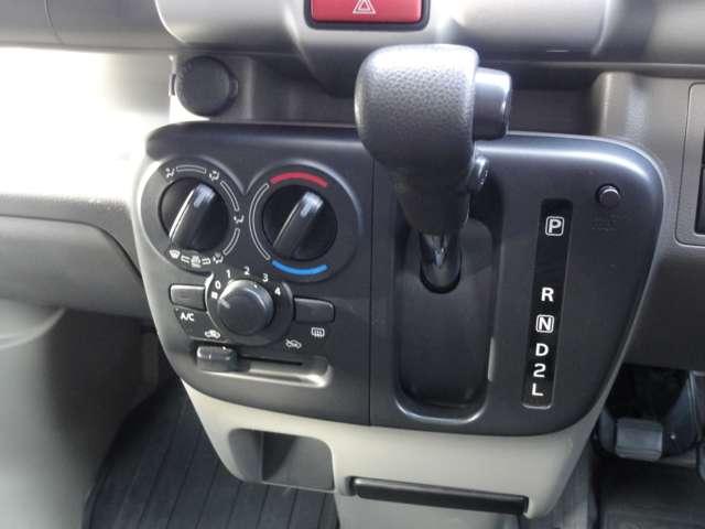 ＮＶ１００クリッパーバン ６６０　ＤＸ　ＧＬセーフティパッケージ　ハイルーフ　純正メモリーナビＴＶ／エマブレ／車線逸脱警報　デュアルカメラブレーキサポート　キーレスエントリーキー　フロントパワーウインドウ　運転席エアバック　ダブルエアバック　ＡＣ　パワステ　ドライブレコーダー（6枚目）