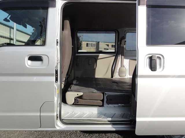 ＮＶ１００クリッパーバン ６６０　ＤＸ　ＧＬセーフティパッケージ　ハイルーフ　純正メモリーナビＴＶ／エマブレ／車線逸脱警報　デュアルカメラブレーキサポート　キーレスエントリーキー　フロントパワーウインドウ　運転席エアバック　ダブルエアバック　ＡＣ　パワステ　ドライブレコーダー（25枚目）