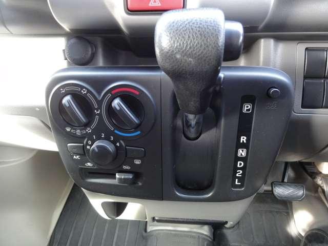 ＮＶ１００クリッパーバン ６６０　ＤＸ　ＧＬセーフティパッケージ　ハイルーフ　純正ナビ（ＭＪ１２０Ｄ－Ｗ）　ＥＴＣ　デュアルカメラブレーキサポート　キーレスエントリーキー　フロントパワーウインドウ　運転席エアバック　ＬＤＷ　ダブルエアバック　地デジＴＶ　ＡＣ　メモリナビ　ＡＢＳ（6枚目）