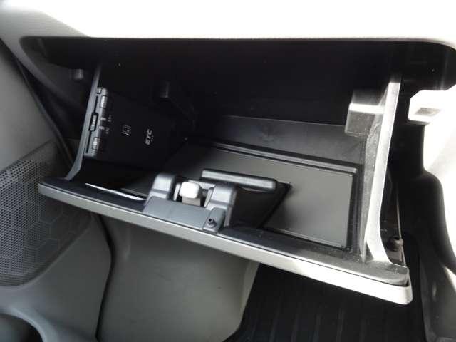 ＮＶ１００クリッパーバン ６６０　ＤＸ　ＧＬセーフティパッケージ　ハイルーフ　純正ナビ（ＭＪ１２０Ｄ－Ｗ）　ＥＴＣ　デュアルカメラブレーキサポート　キーレスエントリーキー　フロントパワーウインドウ　運転席エアバック　ＬＤＷ　ダブルエアバック　地デジＴＶ　ＡＣ　メモリナビ　ＡＢＳ（18枚目）