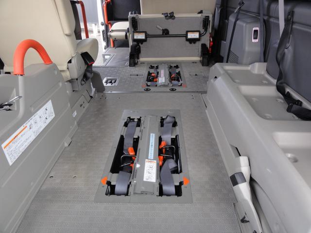 ＮＶ３５０キャラバンバン ４Ｄバン２．５チェアキャブ車いす１＋１名仕様　ＨＲ　１０人乗　ハイルーフ　オートステップ　２ＷＤ　電動車椅子リフト　純正メモリーナビ　フルセグＴＶ　アラウンドビューＭ　リアヒーター　リアクーラー　ドラレコ　エマージェンシーブレーキ　横滑り防止装置　キーレス（18枚目）