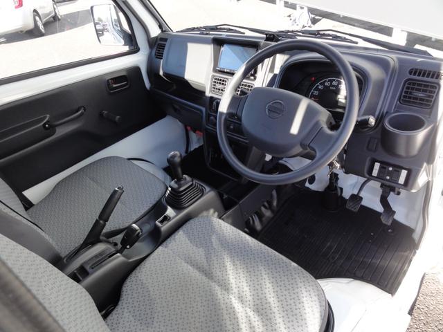 ＮＴ１００クリッパートラック ダンプ　０．３５ｔ　４ＷＤ　５ＭＴ　パイオニア製メモリーナビ　バックカメラ　パワステ　エアコン　Ｗエアバッグ　ＡＢＳ　ＥＴＣ（4枚目）