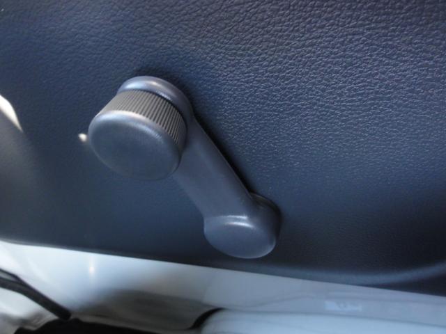 ＮＴ１００クリッパートラック ダンプ　０．３５ｔ　４ＷＤ　５ＭＴ　パイオニア製メモリーナビ　バックカメラ　パワステ　エアコン　Ｗエアバッグ　ＡＢＳ　ＥＴＣ（9枚目）