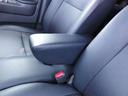 運転席にセンターアームレストを装備しています♪長距離ドライブも快適です♪