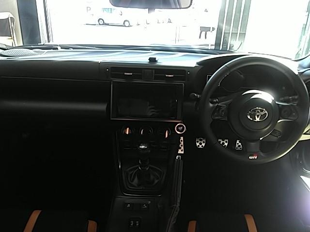 GR86 RZ ワンオーナー キーレス フルセグ ナビ&TV 17アルミホイール エアバッグ フル装備 助手席エアバッグ 衝突被害軽減システム ETC バックカメラ スマートキー 横滑り防止機能 シートヒーター(2枚目)