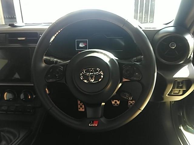 GR86 RZ ワンオーナー キーレス フルセグ ナビ&TV 17アルミホイール エアバッグ フル装備 助手席エアバッグ 衝突被害軽減システム ETC バックカメラ スマートキー 横滑り防止機能 シートヒーター(8枚目)