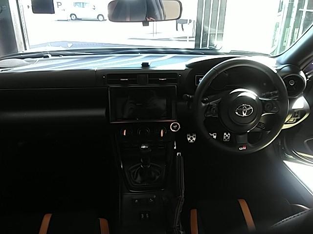 GR86 RZ ワンオーナー キーレス フルセグ ナビ&TV 17アルミホイール エアバッグ フル装備 助手席エアバッグ 衝突被害軽減システム ETC バックカメラ スマートキー 横滑り防止機能 シートヒーター(9枚目)