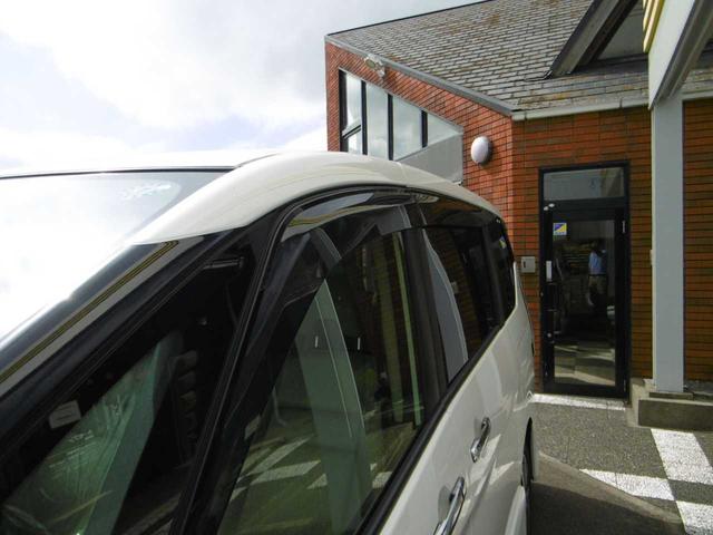 セレナ ｅ－パワー　ハイウェイスターＶ　後席モニター　プロパイロット　全周囲カメラ　両側オートスライドドア　衝突被害軽減ブレーキ　踏み間違い防止　ＥＴＣ　ハンズフリードア　純正ドラレコ（8枚目）