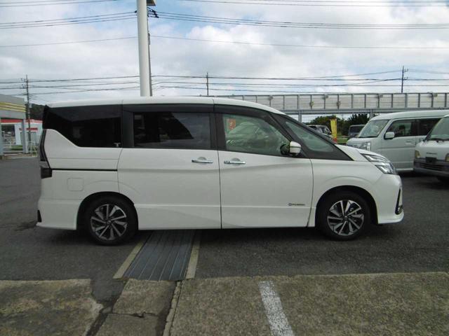 セレナ ｅ－パワー　ハイウェイスターＶ　後席モニター　プロパイロット　全周囲カメラ　両側オートスライドドア　衝突被害軽減ブレーキ　踏み間違い防止　ＥＴＣ　ハンズフリードア　純正ドラレコ（10枚目）