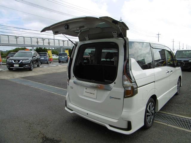 セレナ ｅ－パワー　ハイウェイスターＶ　後席モニター　プロパイロット　全周囲カメラ　両側オートスライドドア　衝突被害軽減ブレーキ　踏み間違い防止　ＥＴＣ　ハンズフリードア　純正ドラレコ（16枚目）