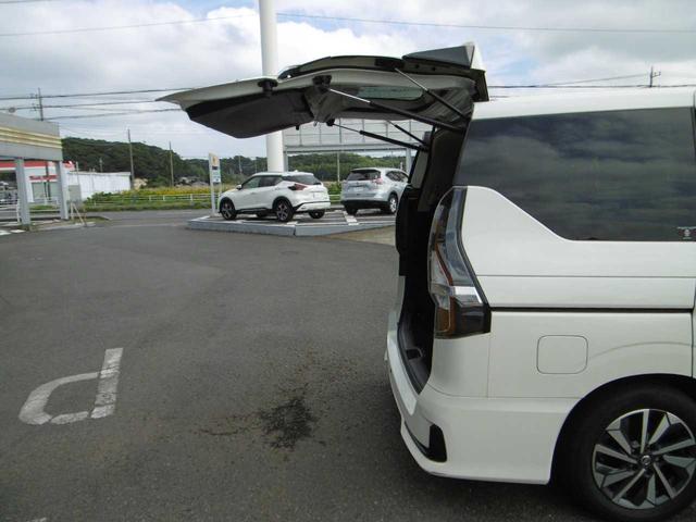 セレナ ｅ－パワー　ハイウェイスターＶ　後席モニター　プロパイロット　全周囲カメラ　両側オートスライドドア　衝突被害軽減ブレーキ　踏み間違い防止　ＥＴＣ　ハンズフリードア　純正ドラレコ（18枚目）