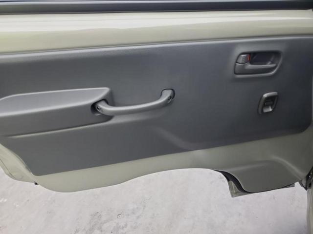 キャリイトラック 4WD KC 保証書/登録済未使用車/EBD付ABS/横滑り防止装置/アイドリングストップ/禁煙車/エアバッグ 運転席/エアバッグ 助手席/パワーウインドウ/キーレスエントリー/パワーステアリング/オートライト(8枚目)