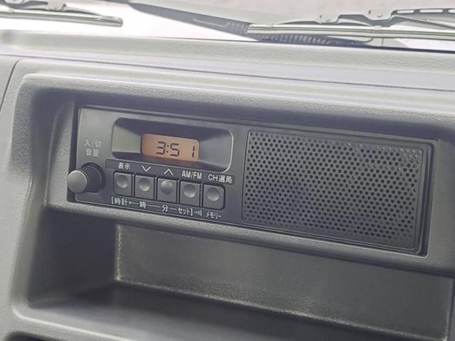 キャリイトラック 4WD KC 保証書/登録済未使用車/EBD付ABS/横滑り防止装置/アイドリングストップ/禁煙車/エアバッグ 運転席/エアバッグ 助手席/パワーウインドウ/キーレスエントリー/パワーステアリング/オートライト(9枚目)