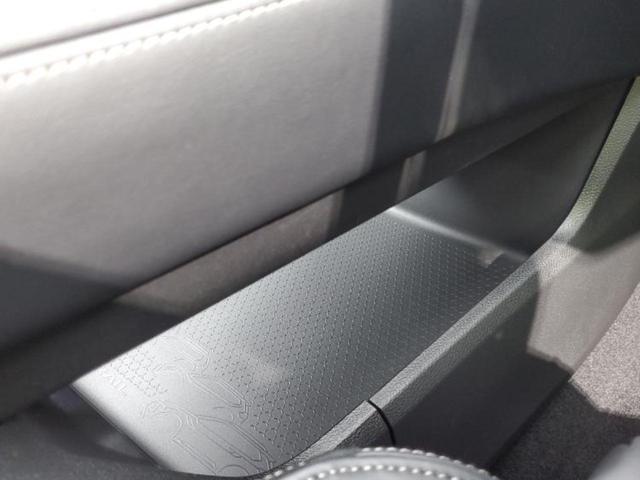 ＷＥＣＡＲＳでは各商談席に大型モニターをご用意しております！見やすい大画面でゆったりと全国の在庫をご覧いただけます！是非ご来店お待ちしております！