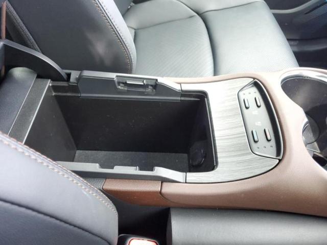 ハリアーハイブリッド Zレザーパッケージ 調光パノラマルーフ/純正エアロ/JBL/保証書/ディスプレイオーディオ+ナビ12.3インチ/デジタルインナーミラー/トヨタセーフティセンス/エアーシート 前席/パノラミックビューモニター 革シート(35枚目)