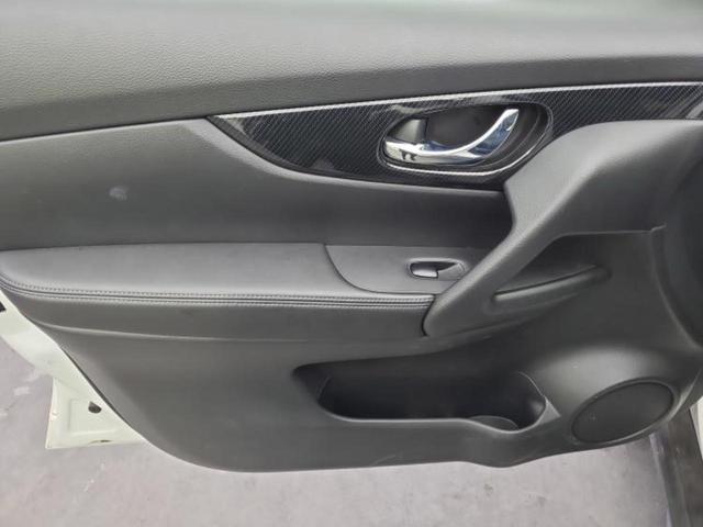 エクストレイル 20X 新品タイヤ/保証書/純正 9インチ SDナビ/インテリジェントルームミラー/エマージェンシーブレーキ/アラウンドビューモニター/車線逸脱防止支援システム/シート 合皮/プロパイロット 全周囲カメラ(21枚目)