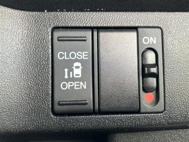 ステップワゴンスパーダ スパーダクールスピリット 新品タイヤ/エアロ/保証書/純正 SDナビ/電動スライドドア/シートヒーター 前席/シート ハーフレザー/ドライブレコーダー 前後/ヘッドランプ LED/USBジャック/Bluetooth接続 禁煙車(17枚目)