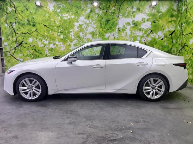 ＩＳ ＩＳ３００ｈ　保証書／純正　ＳＤナビ／プリクラッシュセーフティ／シートヒーター　前席／パノラミックビューモニター／車線逸脱防止支援システム／シート　合皮／パーキングアシスト　バックガイド　衝突被害軽減システム（2枚目）