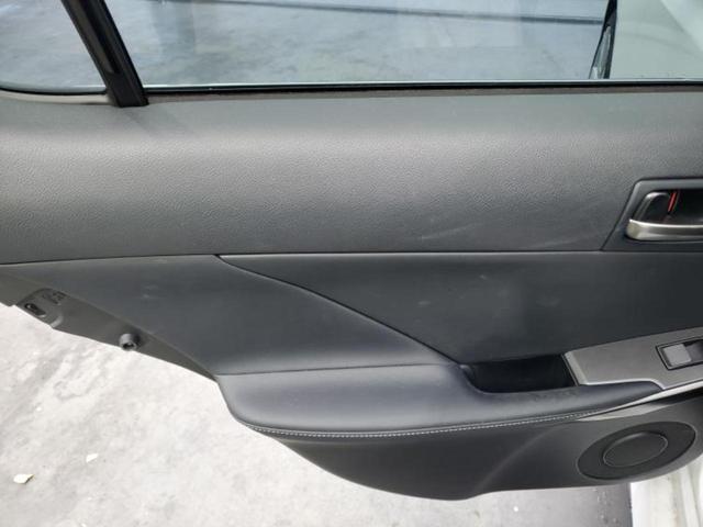 ＩＳ ＩＳ３００ｈ　保証書／純正　ＳＤナビ／プリクラッシュセーフティ／シートヒーター　前席／パノラミックビューモニター／車線逸脱防止支援システム／シート　合皮／パーキングアシスト　バックガイド　衝突被害軽減システム（23枚目）