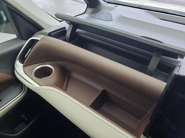 ノア ハイブリッドＺ　保証書／ディスプレイオーディオ＋ナビ１０．５インチ／トヨタセーフティセンス／両側電動スライドドア／シートヒーター　前席／パノラミックビューモニター／車線逸脱防止支援システム　衝突被害軽減システム（42枚目）