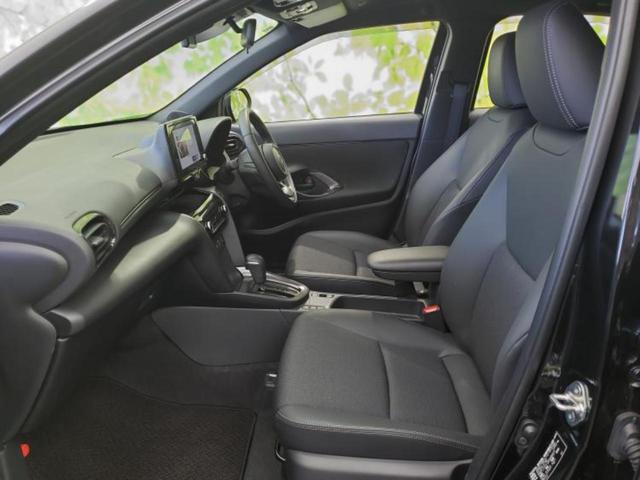 ヤリスクロス ハイブリッドＺ　保証書／ディスプレイオーディオ８インチ／トヨタセーフティセンス／シートヒーター　前席／パノラミックビューモニター／車線逸脱防止支援システム／シート　ハーフレザー　衝突被害軽減システム　全周囲カメラ（6枚目）